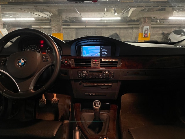 2011 BMW 328i Coupe MANUAL – Low KM (89,900 km), Rare 6-Speed! — photo 5