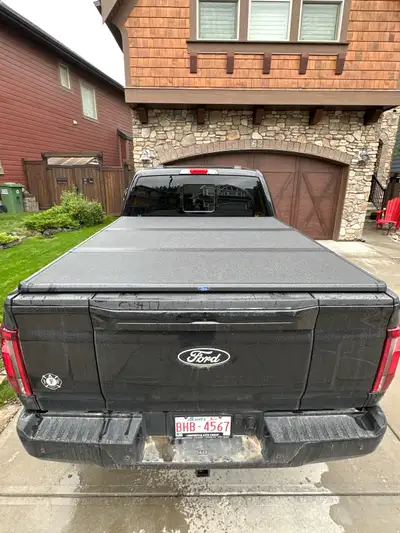 4 month old Tonneau cover. 21-25 model year 3 panel flip design. OE Ford product with warranty. Sell...
