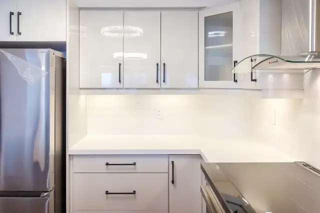 Mississauga Condo Available Immediately For Sale in Condos for Sale in Mississauga / Peel Region - Image 6