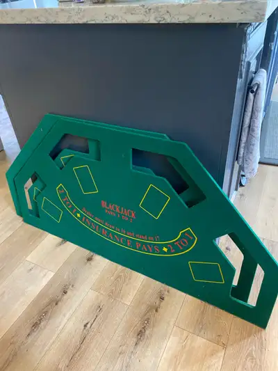Poker table topper up to 8 player….asking 100$