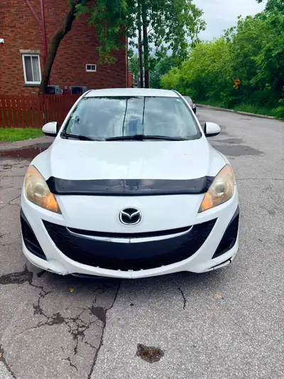Mazda 3 2010 248,000km fonctionne très bien Moteur transmission A1 Air climatisé