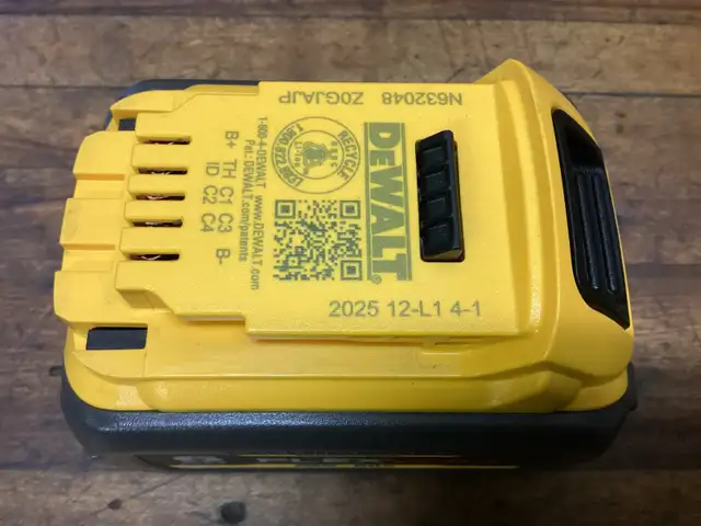 DEWALT 20v MAX/60v MAX FLEXVOLT 6.0 AH BATTERY in Power Tools in Barrie - Image 6