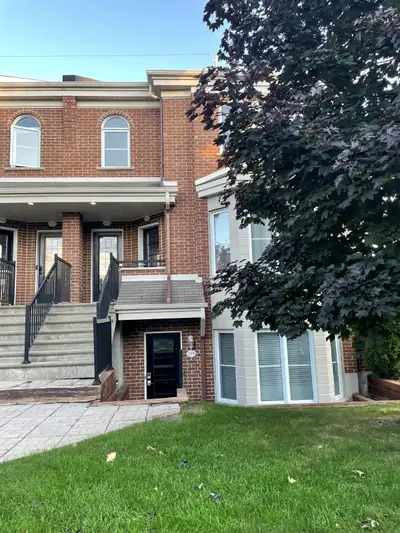 4 1/2, 2e étage situé sur rue des Crocus, Longueuil Quartier agréable, près du parc Michel Chartrand...
