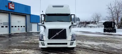 2013 D13 455hp 1.3m low km 3.36 diff New I-shift trans 100k with PTO New injectors and cups New Prim...