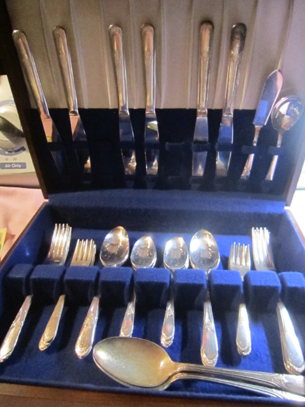 MARY LOU/DEVONSHIRE silverware set, Service for 6 in Arts & Collectibles in Portage la Prairie - Image 2