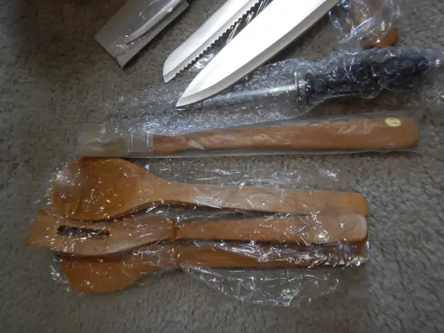 Stainless Cutlery with Bamboo/Wood Prep Set in Kitchen & Dining Wares in Mississauga / Peel Region - Image 5