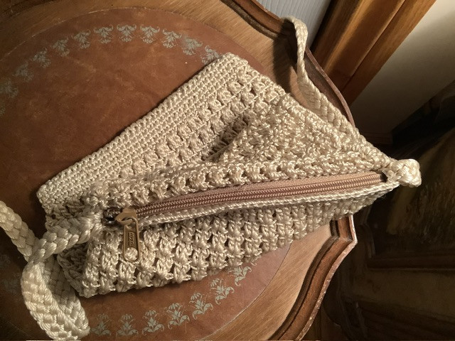 Vintage Crochet Zippered Crochet Shoulder Purse in Women's - Bags & Wallets in Belleville - Image 3