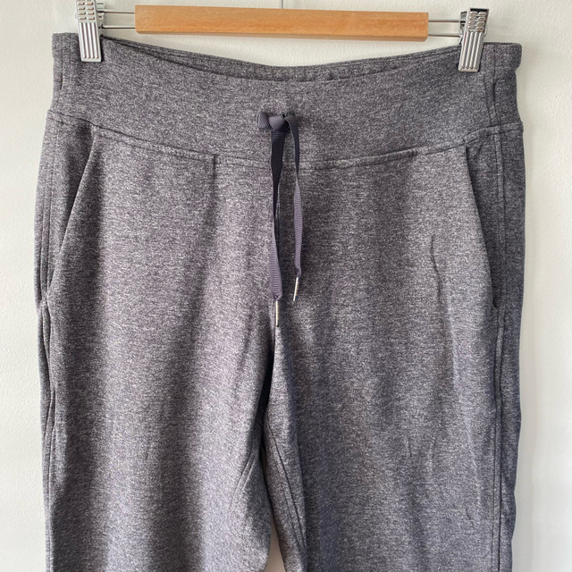 Lululemon size 8 Ready To Rulu joggers in Women's - Bottoms in Gatineau - Image 2