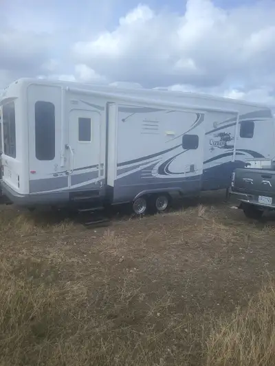 2007 Newmar Cypress Diamond Package 30.5 Fifth Wheel trailer. All season with R19 Polar Pack. Mor/ry...