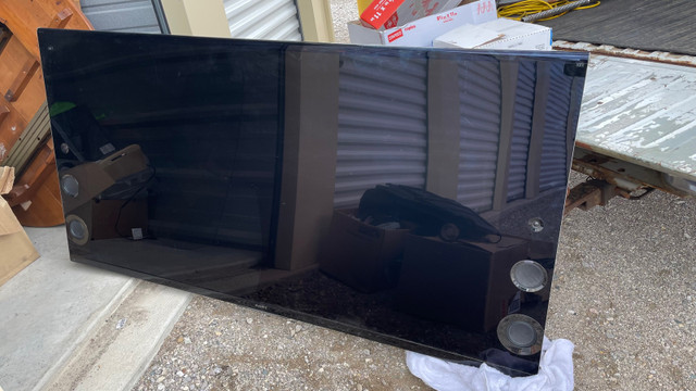 65” Sony flat screen with built in speakers dans Appareils électroniques  à Stratford - Image 2