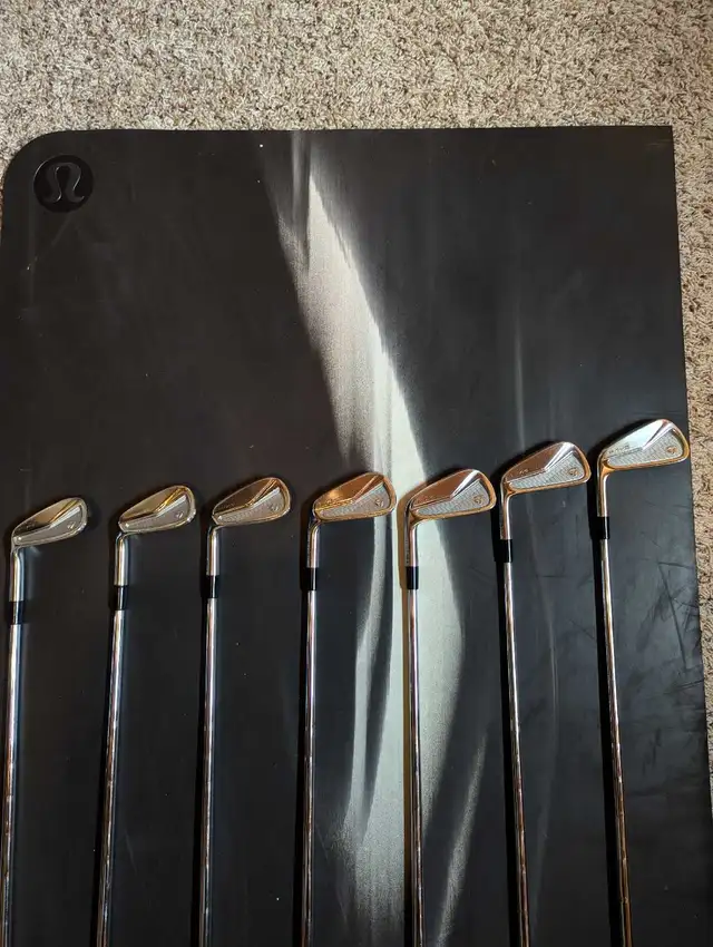 LH Taylormade P7MC Irons 4-PW Stiff in Golf in London - Image 2