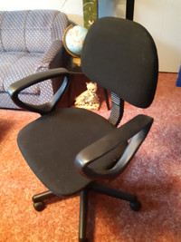 Computer desk chair for $25.00.