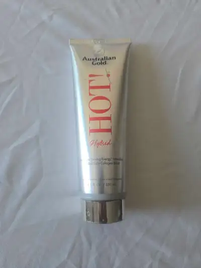 Achieve your perfect glow with this Australian Gold HOT! Hybrid Tanning Energy Intensifier, a 250 mL...
