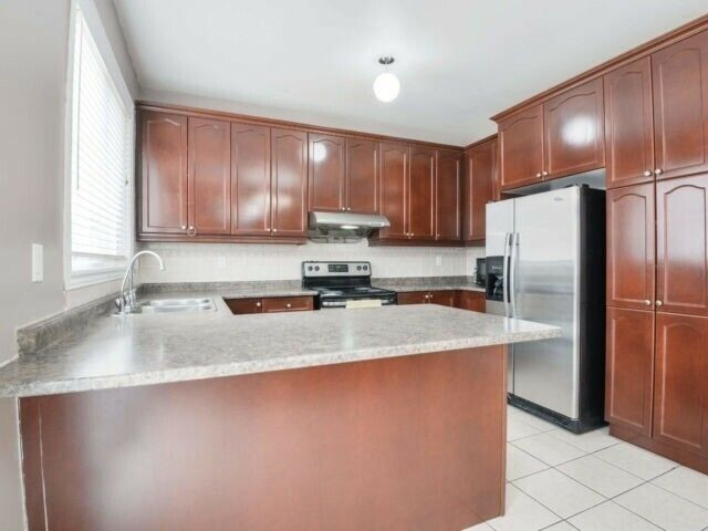 Brampton Detached  Home For Sale - (Under Power Of Sale) in Houses for Sale in Mississauga / Peel Region - Image 2