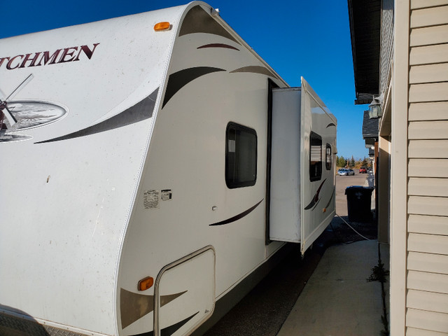 Dutchmen 295BHGS  Trailer 2012 Only 5900lbs in Travel Trailers & Campers in Edmonton - Image 2