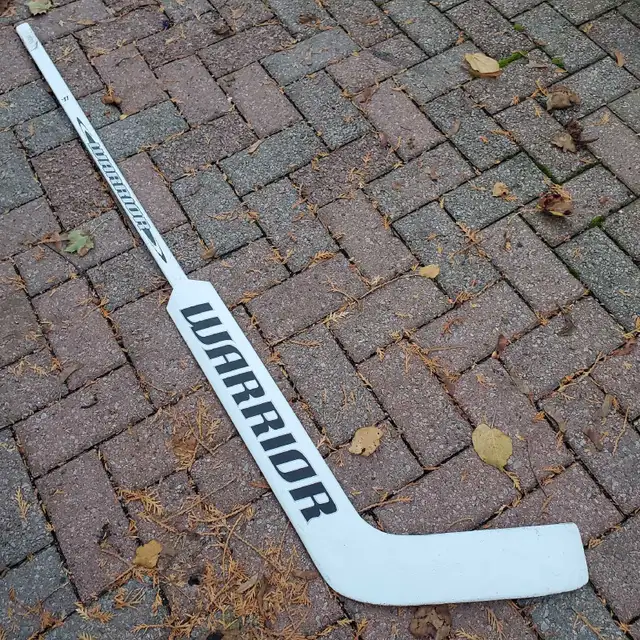 Jr. WARRIOR Goalie Hockey Stick  in Hockey in Barrie - Image 2