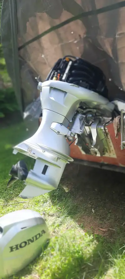 It has only been used for half a season—maybe 6 to 15 hours of use. It is in Mint condition and almo...