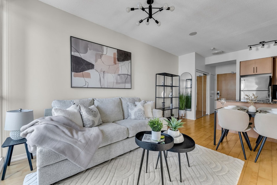 Downtown Toronto @ 65 Bremner 2 BD 2 BR High Floor Parking 4