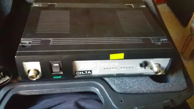 PEAVEY PCX V12 WIRELESS MICROPHONE PRO QUALITY in Pro Audio & Recording Equipment in Chatham-Kent - Image 4