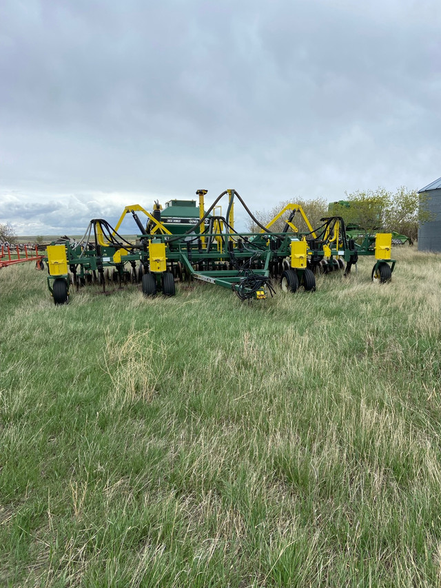 28 ‘ New Noble  air drill in Farming Equipment in Swift Current - Image 2