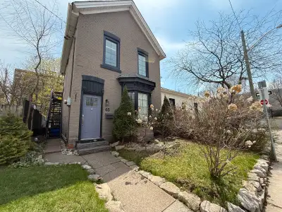 Spacious 2 Bedroom Main Level in Hamilton