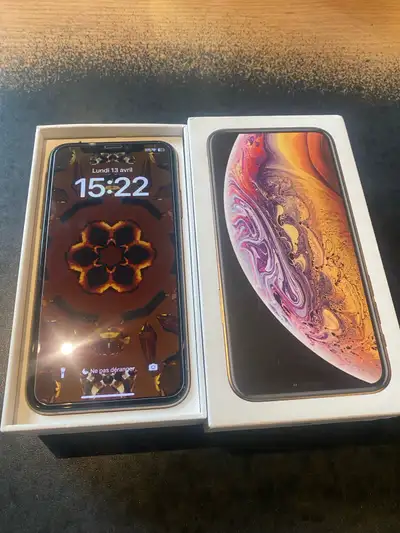 iPhone X s 64 GB avec accessoire , View more