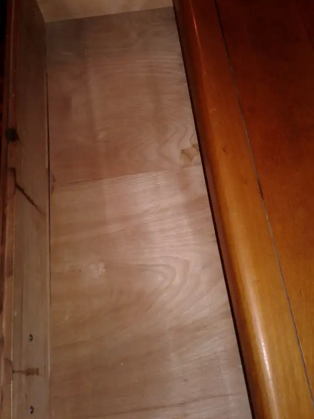 Antique wooden dresser with mirror in Dressers & Wardrobes in Ottawa - Image 6
