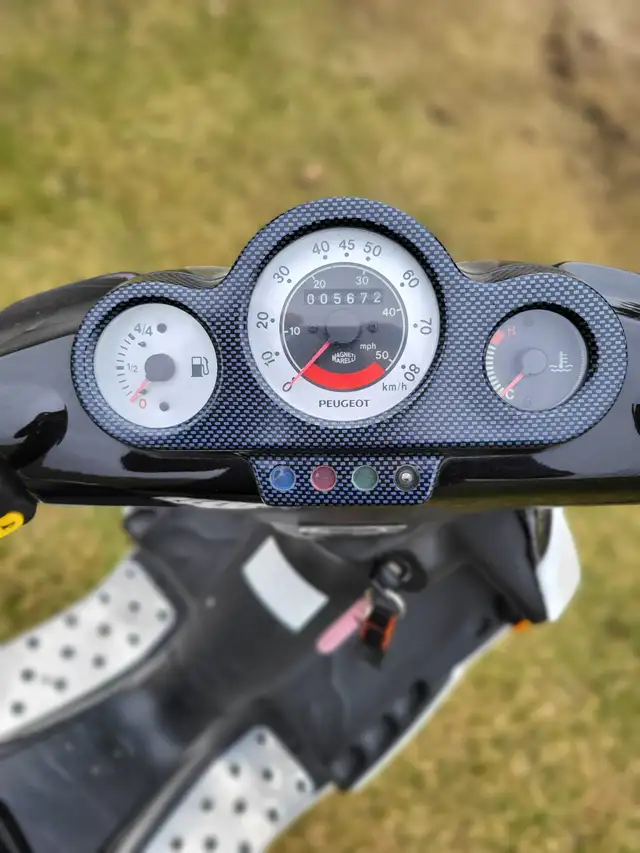 Peugeot Scooter 2T- 50 cub cm in Scooters & Pocket Bikes in Portage la Prairie - Image 3