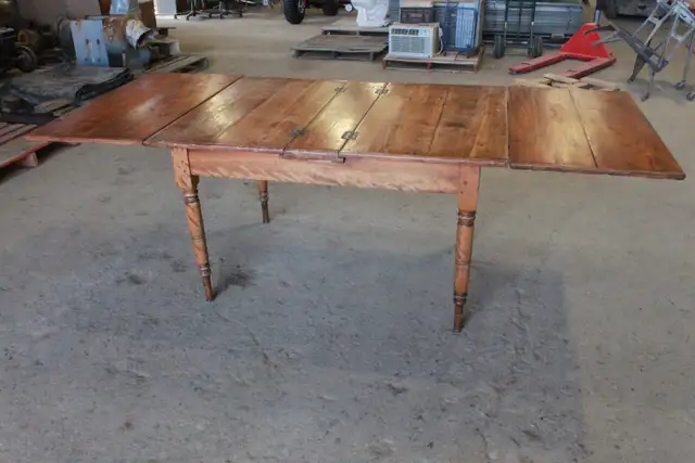Butterfly Table in Dining Tables & Sets in Kitchener / Waterloo - Image 3