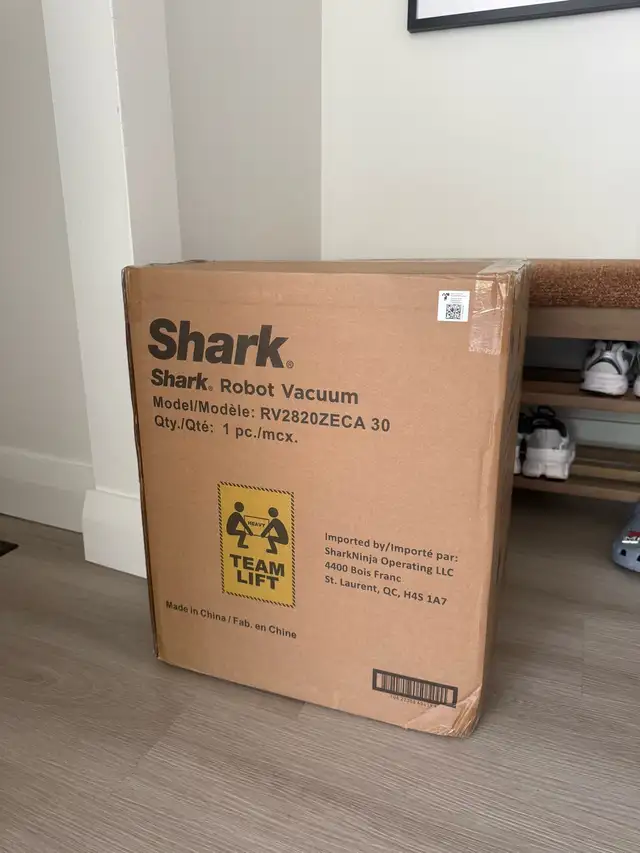 Shark PowerDetect™ Robot Vacuum and Mop and NeverTouch™ Base in Vacuums in Mississauga / Peel Region - Image 3