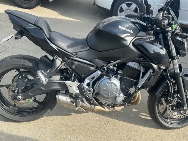 Kawasaki Z650 in Sport Bikes in Edmonton - Image 3