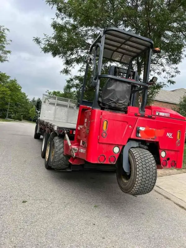 Flatbed And Moffett  truck Delivery in Heavy Equipment in Mississauga / Peel Region - Image 4