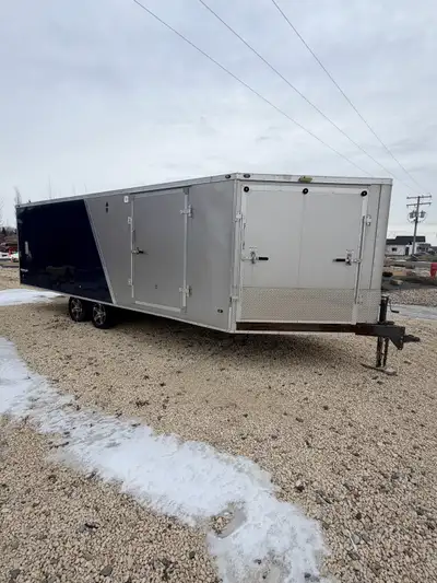 Stealth V-Nose Enclosed trailer (8.5 x 26 - 22’+4’) Propane heat LED lights No road rash Hardly used...