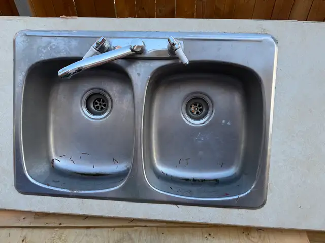 Sink with attachments 440233774390323200
