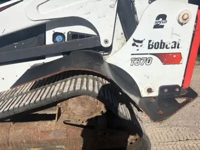 Very heavy duty Fender kit to fit Bobcat T870 track loaders. Fits perfect to keep machine clean and...