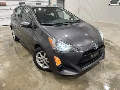 Toyota Prius C 2015 – Excellente condition . Roues d’hiver Michelin X-ice incluses. Démarreur à dist...