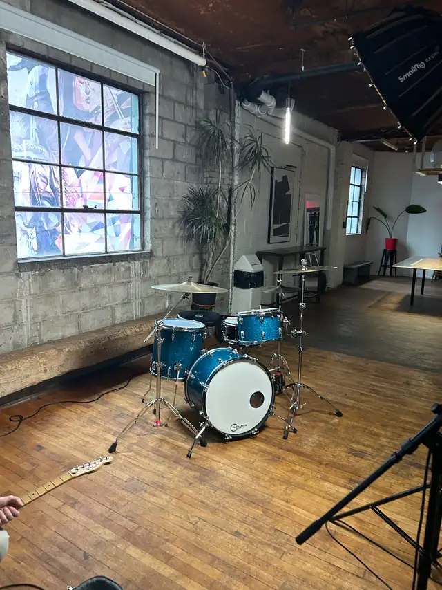 Slingerland radio king  in Drums & Percussion in Oshawa / Durham Region - Image 4