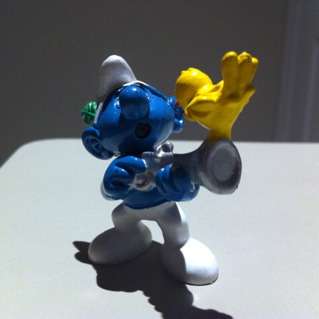 Smurfs - Vintage Hunter Smurf with a Yellow Bird on His Gun in Arts & Collectibles in Ottawa