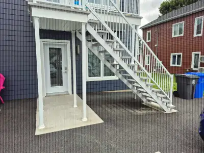Practically brand new apartment. Easy to move in. Little shed for storage. Close to grocery store, d...