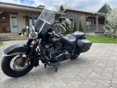 Harley Davidson Softail Heritage 2018 54 000 KM Exhaust Vances and Hinses short cut Moteur 114 Poign...