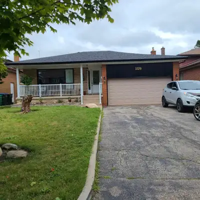 Beautiful Large Bungalow Available In Cooksville