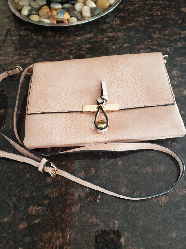 Selling Purses in Women's - Bags & Wallets in Thunder Bay - Image 2