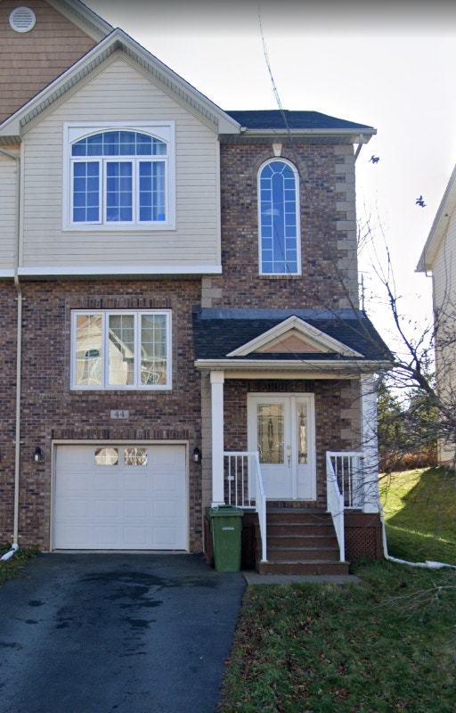 FANTASTIC 3 BED + DEN TOWNHOUSE BEDFORD LARRY UTECK AUGUST 1ST Long