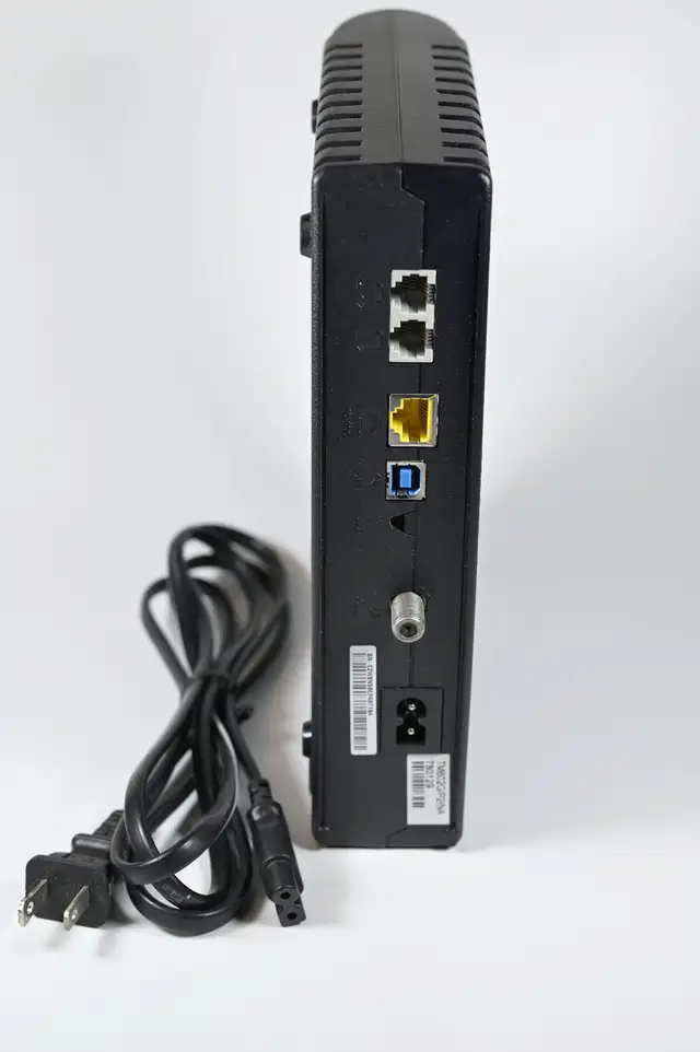 Arris TM602G/115 Touchstone Telephony Modem w/Integrated Battery in Networking in City of Toronto - Image 4