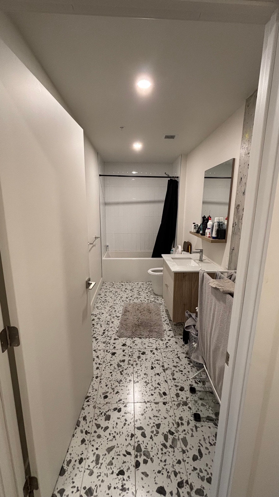 Grand 4 ½ Sainte-Catherine — 2375 $ TOUT INCLUS — photo 2