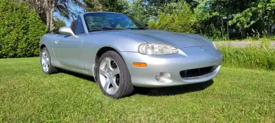 Mazda miata mx-5 2002 de base avec groupe sport ce qui inclus d'origine manuel 6 vitesses, différent...