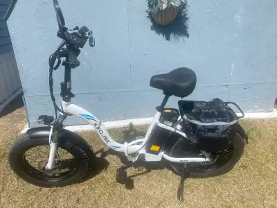 KEQ fold up,handle bars peddles seat folds up for ease to o remove battery 48 v 20ah,mirror,phone ho...