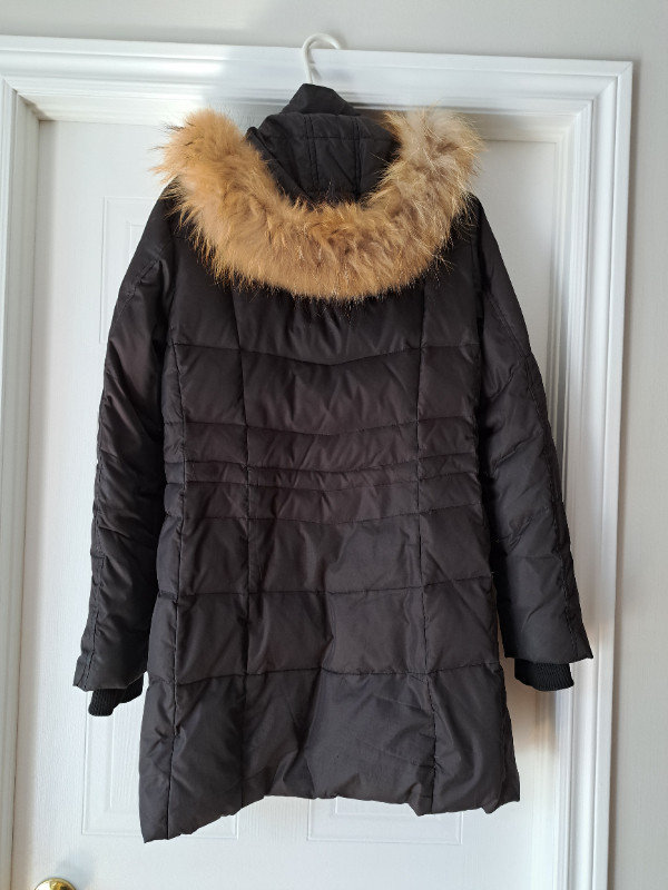 Manteau d'hiver pour femme dans Femmes - Hauts et vêtements d'extérieur  à Granby - Image 2