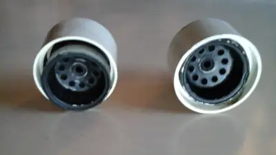 2 roue pour voiture téléguidé usées, pour information telephoner seulement aller voir autres annonce...