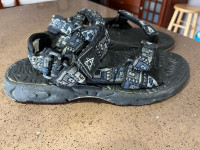 Men’s Altra sport sandals - size 9